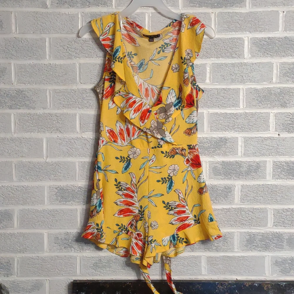 FREE w Bundle Love Tree Yellow Tropical Floral Print Ruffled V-Neck Romper Small